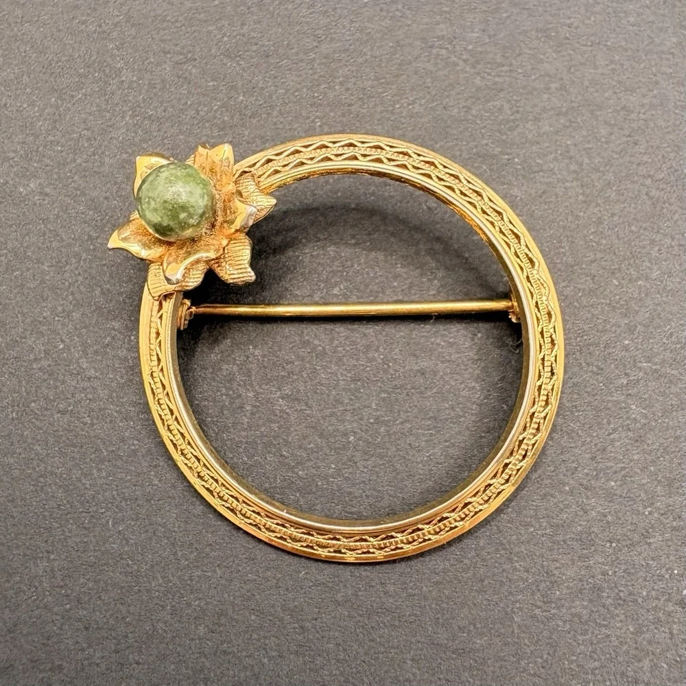 Vintage Wreath Circle‎ Green Stone A&Z 1/20 12KT Gold Filled Brooch 1.25